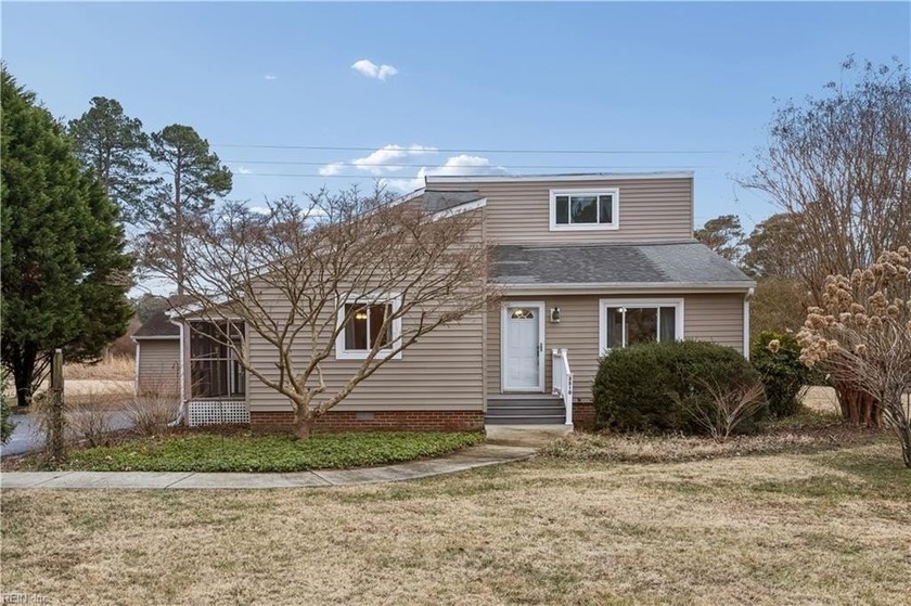 This 3 bedroom and 2 bathroom contemporary style home has - Beach Home for sale in West Point, Virginia on Beachhouse.com