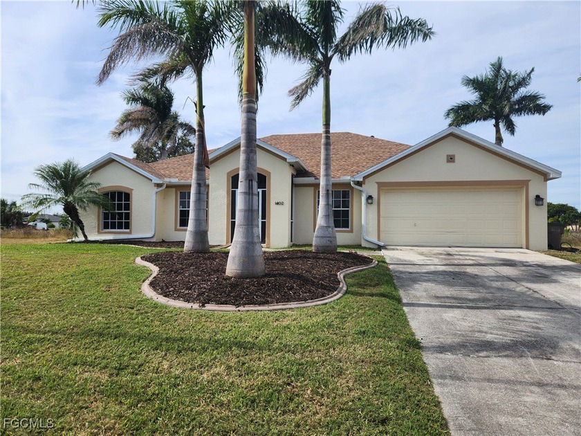 Fresh water fishing from your backyard. Large enclosed Lania - Beach Home for sale in Cape Coral, Florida on Beachhouse.com