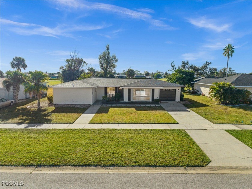 Beautifully updated pool home located on a golf course, offering - Beach Home for sale in Rotonda West, Florida on Beachhouse.com