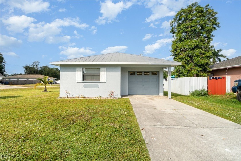 This charming 3 bedroom, 1 bath home is filled with natural - Beach Home for sale in Fort Myers, Florida on Beachhouse.com