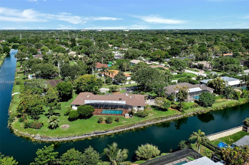 Lovely 5 bdrm, 3 bath home uniquely situated w/ serene canal - Beach Home for sale in Palmetto Bay, Florida on Beachhouse.com