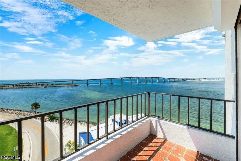 This beautifully updated 6th-floor end unit with a side balcony - Beach Condo for sale in Fort Myers, Florida on Beachhouse.com