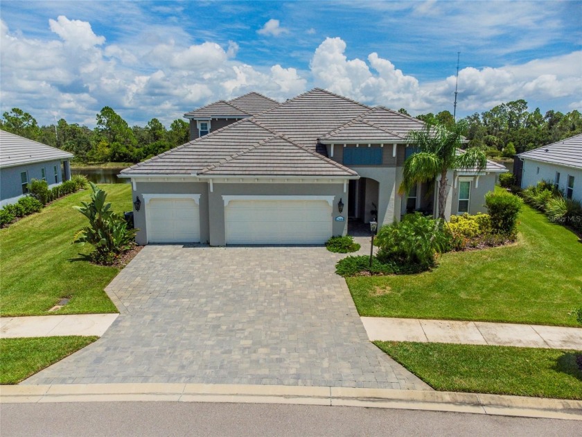 No need to wait for new construction! A fantastic family home - Beach Home for sale in Venice, Florida on Beachhouse.com