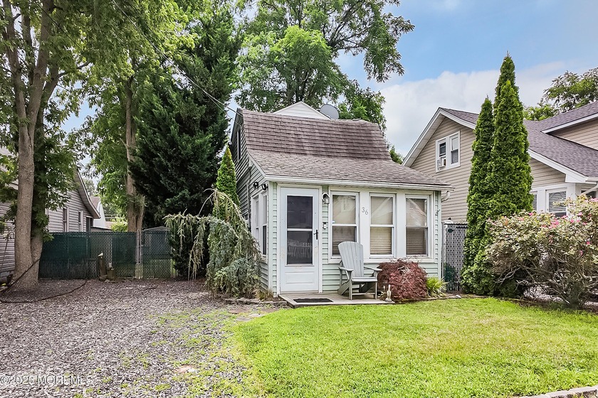 This cozy 3-bedroom, 1-bath home sits on a generous 40x100 lot - Beach Home for sale in Ocean Gate, New Jersey on Beachhouse.com