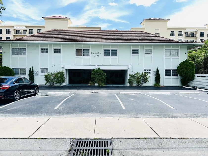 This charming one-bedroom condo, spanning 800 square feet - Beach Condo for sale in Fort Lauderdale, Florida on Beachhouse.com