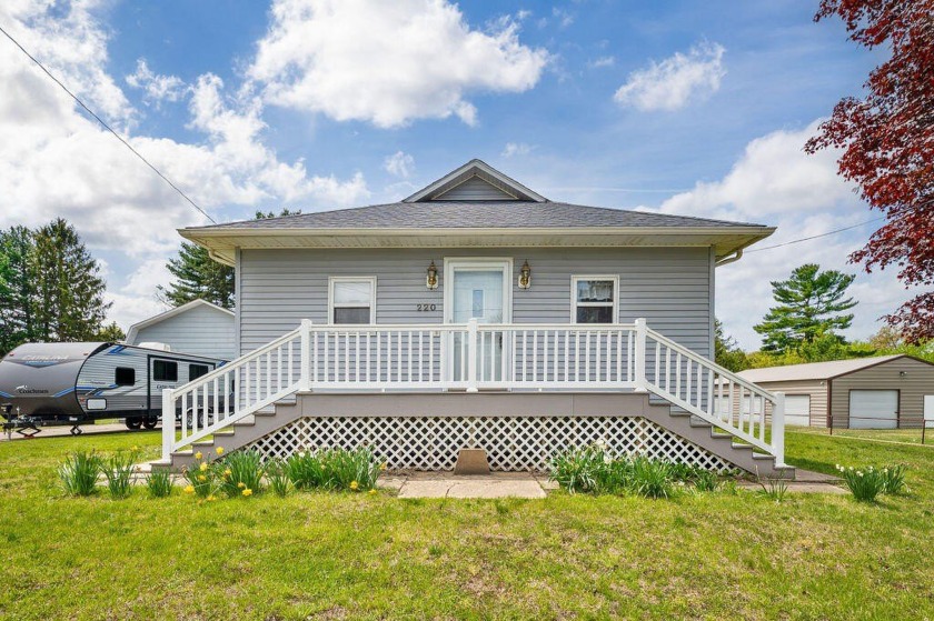 Charming Bungalow Just Blocks from Lake Michigan!

Welcome to - Beach Home for sale in New Buffalo, Michigan on Beachhouse.com
