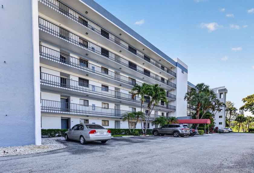 Welcome to Lucerne Lakes Golf Colony, a desirable 55+ community - Beach Condo for sale in Lake Worth, Florida on Beachhouse.com
