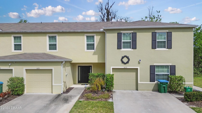 Practically brand new 3 bed 2 1/2 bathroom townhome move-in - Beach Home for sale in Holly Hill, Florida on Beachhouse.com