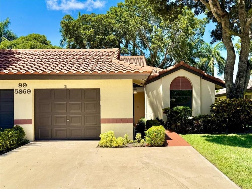 Captivating REMODELED Villa!! 3-Bed/ 2-Bath with versatel Den - Beach Condo for sale in Boynton Beach, Florida on Beachhouse.com