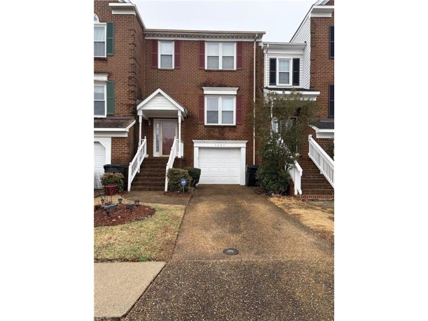 Welcome home! This beautifully maintained 3 story brick townhome - Beach Townhome/Townhouse for sale in Virginia Beach, Virginia on Beachhouse.com