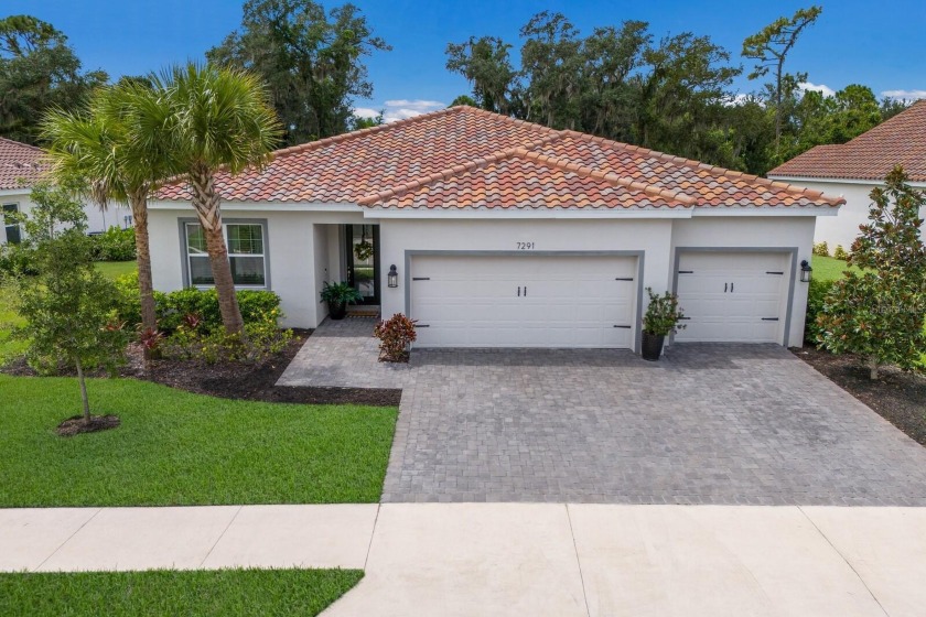 Welcome to this meticulously appointed SINGLE - STORY POOL HOME - Beach Home for sale in Sarasota, Florida on Beachhouse.com