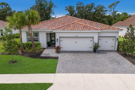 Welcome to this meticulously appointed SINGLE - STORY POOL HOME - Beach Home for sale in Sarasota, Florida on Beachhouse.com