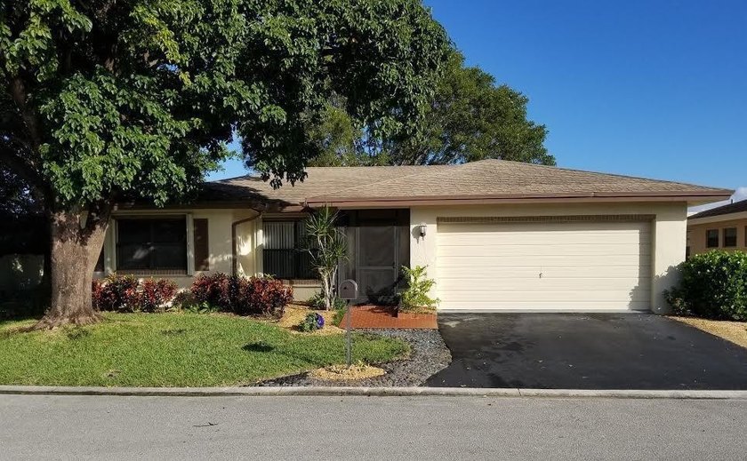 Stunning waterfront retreat in the highly sought-after - Beach Home for sale in Tamarac, Florida on Beachhouse.com