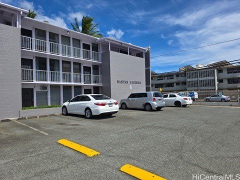 Fee Simple Opportunity! This secured complex offers added - Beach Condo for sale in Honolulu, Hawaii on Beachhouse.com