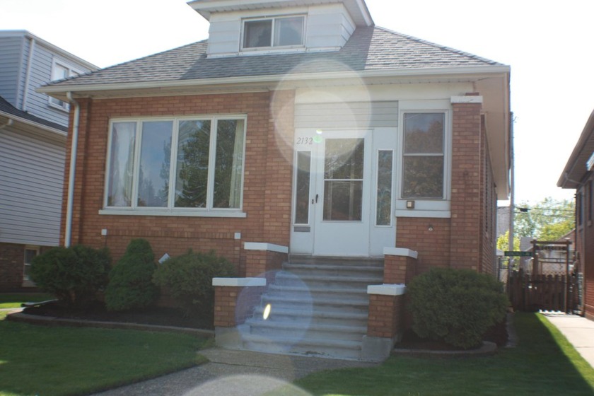 Charming 4 bedroom brick home near Lake George. Nestled just a - Beach Home for sale in Whiting, Indiana on Beachhouse.com