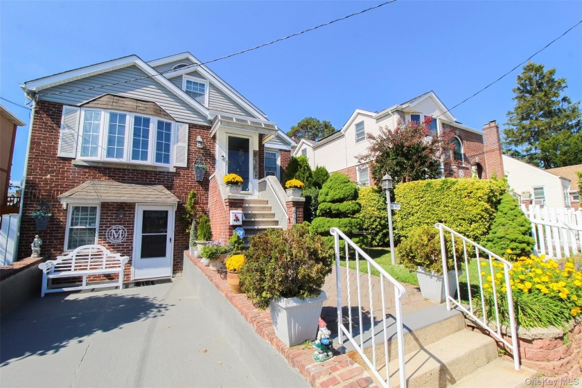 This deceivingly spacious home offers far more than meets the - Beach Home for sale in Bronx, New York on Beachhouse.com