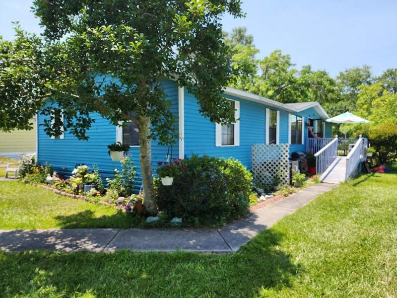 Welcome to 17 Crooked Island Circle. A 24'x56' CRAFTSMANS - Beach Home for sale in Murrells Inlet, South Carolina on Beachhouse.com