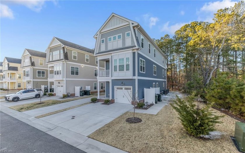 Freshly built, lightly lived-in 3-story end-unit in the Grafton - Beach Townhome/Townhouse for sale in Yorktown, Virginia on Beachhouse.com