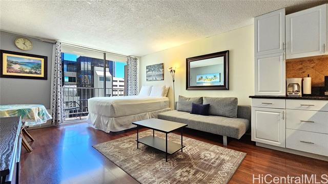 Great investment opportunity to own a legal vacation rental unit - Beach Condo for sale in Honolulu, Hawaii on Beachhouse.com