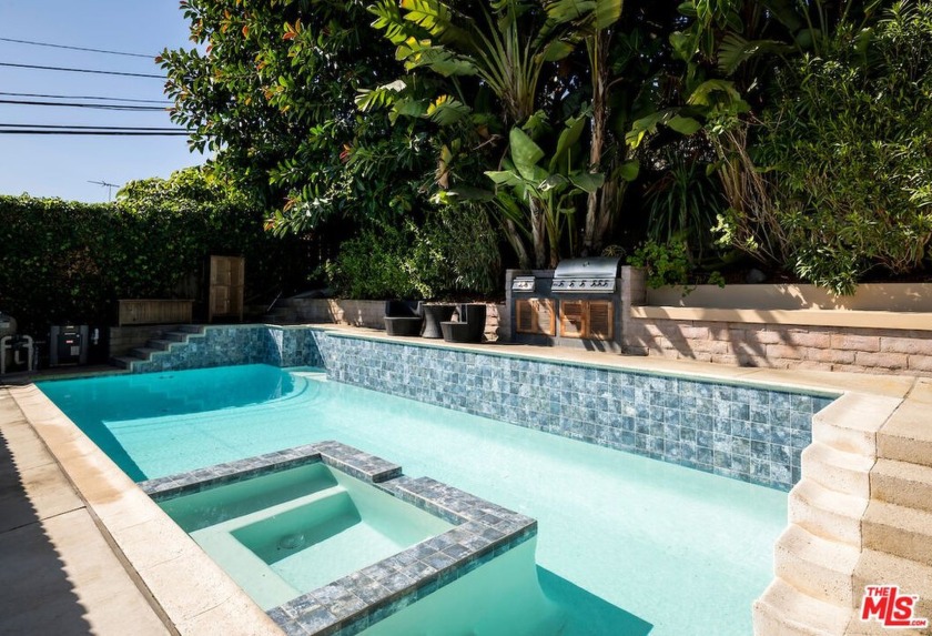 Welcome to this stunning Playa del Rey oasis, just a short - Beach Home for sale in Playa Del Rey, California on Beachhouse.com