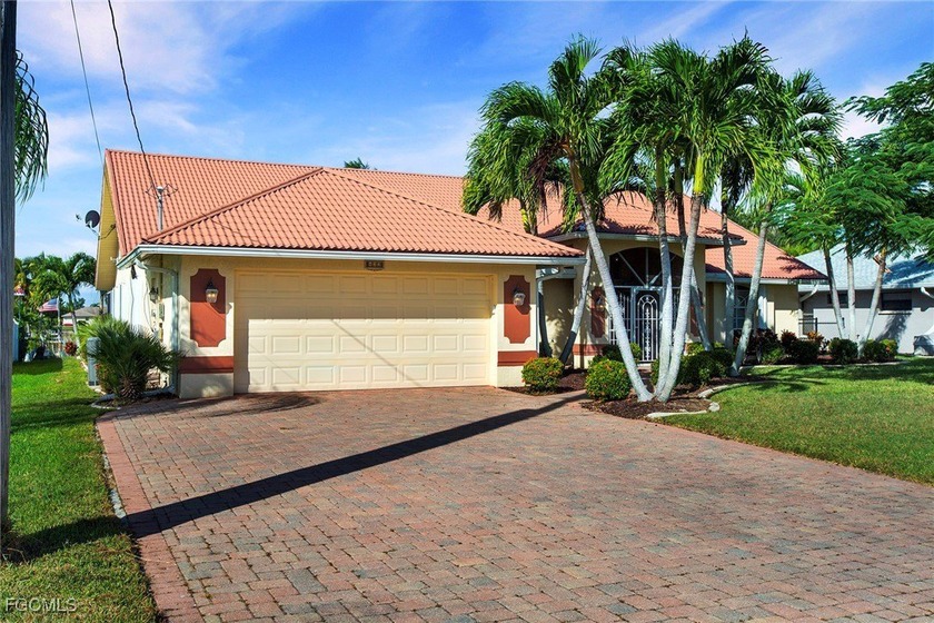 Come view this beautiful 3/2 home with over 2400 sq ft of living - Beach Home for sale in Cape Coral, Florida on Beachhouse.com