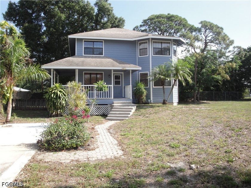Two story home with 3 bedrooms and 2 and 1/2 baths. Large - Beach Home for sale in North Fort Myers, Florida on Beachhouse.com