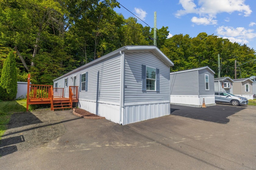 Welcome to this oh so lovely Mobile Home it is just waiting for - Beach Home for sale in Branford, Connecticut on Beachhouse.com
