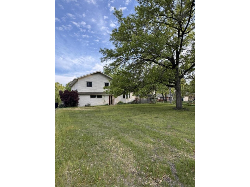 Calling all buyers!!! Come visit this beautiful 3-bedroom - Beach Home for sale in Gary, Indiana on Beachhouse.com