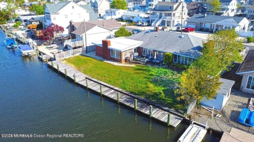 Block constructed 2000 sq ft ranch style home plus a 2 car - Beach Home for sale in Toms River, New Jersey on Beachhouse.com