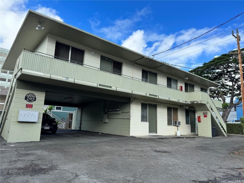 Two-story hollow tile building with 5 one-bedroom units and 8 - Beach Home for sale in Honolulu, Hawaii on Beachhouse.com