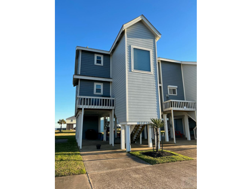 This spacious, fully furnished, 3 bed/3 bath townhome, named *No - Beach Townhome/Townhouse for sale in Galveston, Texas on Beachhouse.com