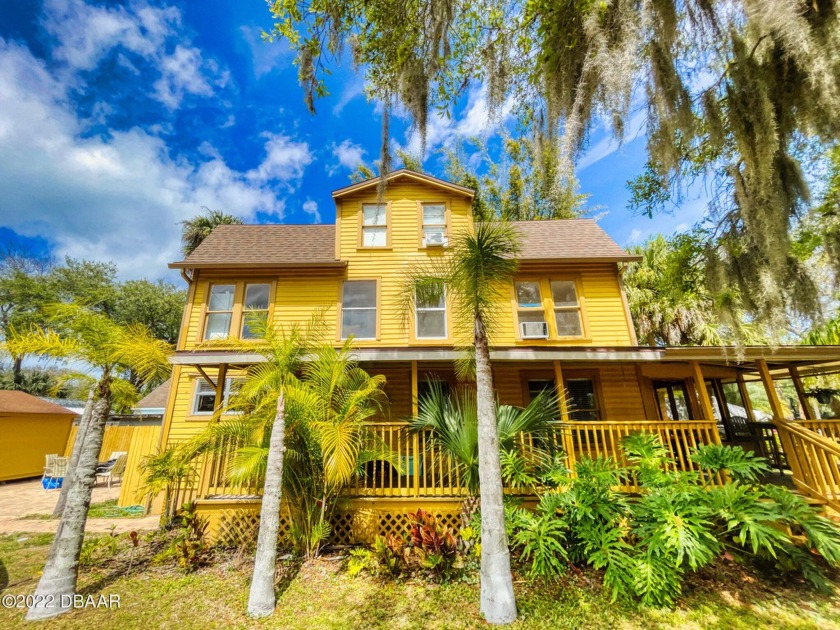 REJUVINATED AND VERSITLE! This must-see downtown gem offers a - Beach Townhome/Townhouse for sale in New Smyrna Beach, Florida on Beachhouse.com