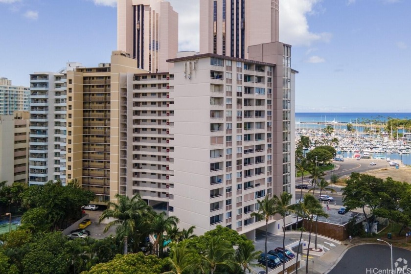 Bring Your Design Team and Contractor for A Special Opportunity - Beach Condo for sale in Honolulu, Hawaii on Beachhouse.com