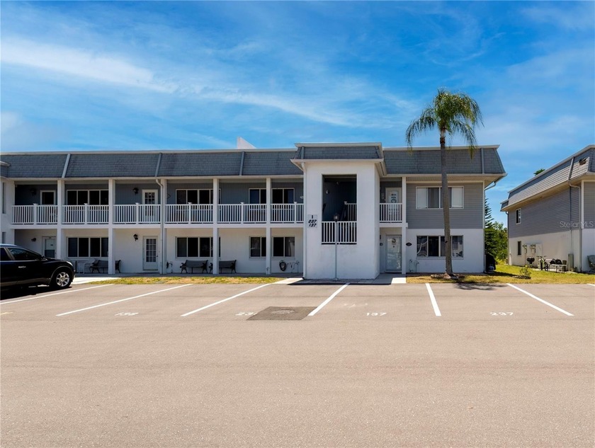 SUPER CLEAN 2/1 condo with PRIVATE & SERENE greenbelt backyard - Beach Condo for sale in Punta Gorda, Florida on Beachhouse.com