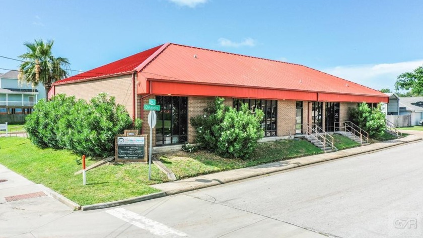 APPROX 4000 SF PROFESSIONAL OFFICE/DENTAL OFFICE BLDG WITH 10-12 - Beach Commercial for sale in Galveston, Texas on Beachhouse.com