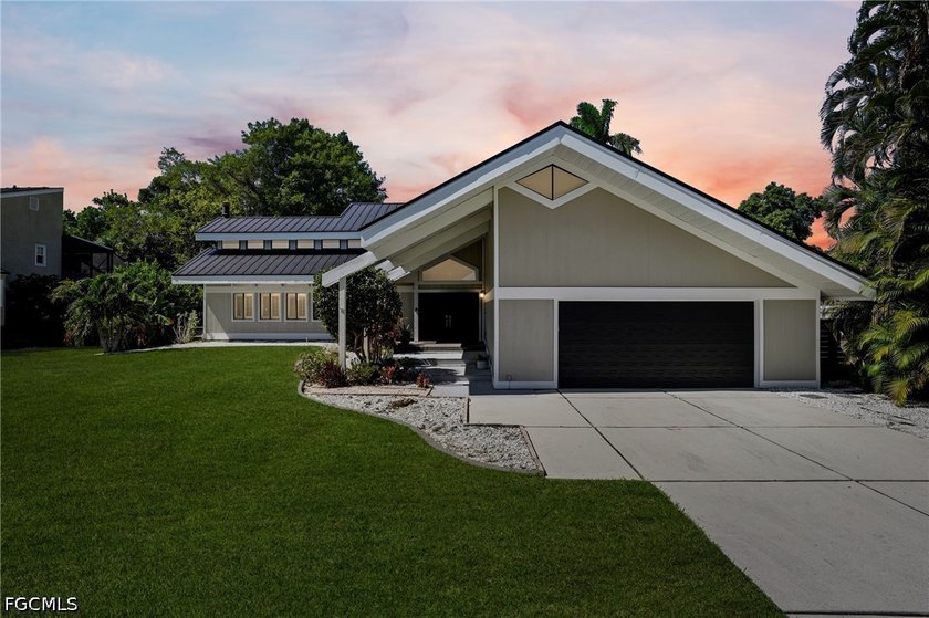 Beautiful Two-Story Pool Home in the Heart of Fort Myers - NO - Beach Home for sale in Fort Myers, Florida on Beachhouse.com
