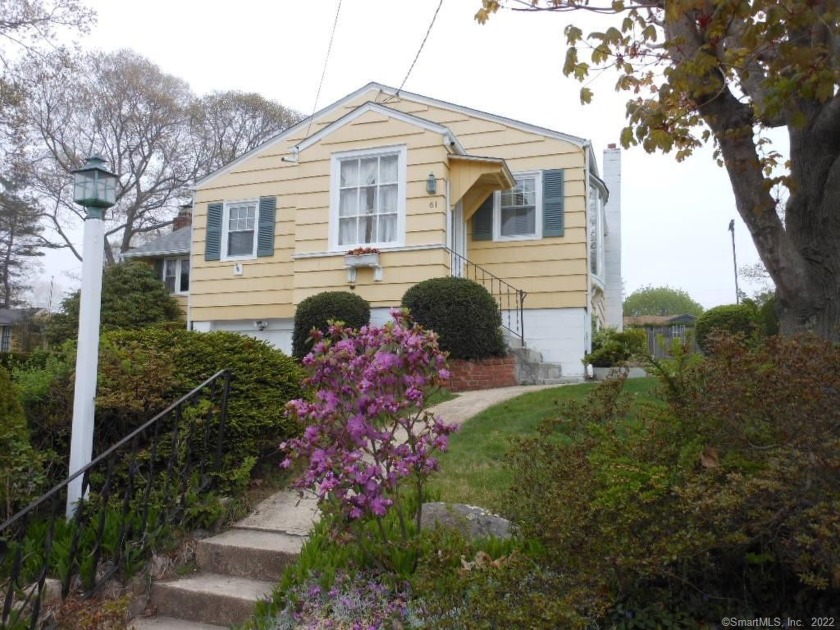 Looking for a Beach House, come visit the Community of Giants - Beach Home for sale in East Lyme, Connecticut on Beachhouse.com