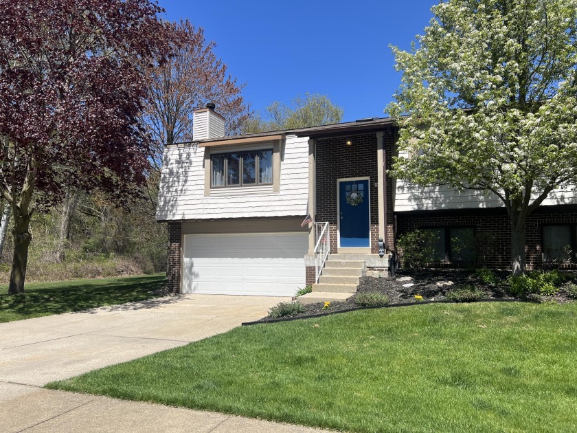 Beautifully maintained 3-bed, 2-bath condo with attached garage - Beach Condo for sale in Spring Lake, Michigan on Beachhouse.com