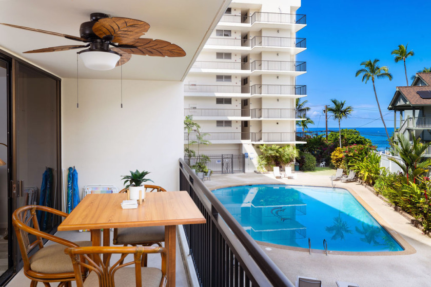 Kona Alii#211 Beautiful 2nd Flr corner condo w Elevators, Heart - Beach Vacation Rentals in KAILUA KONA, Hawaii on Beachhouse.com