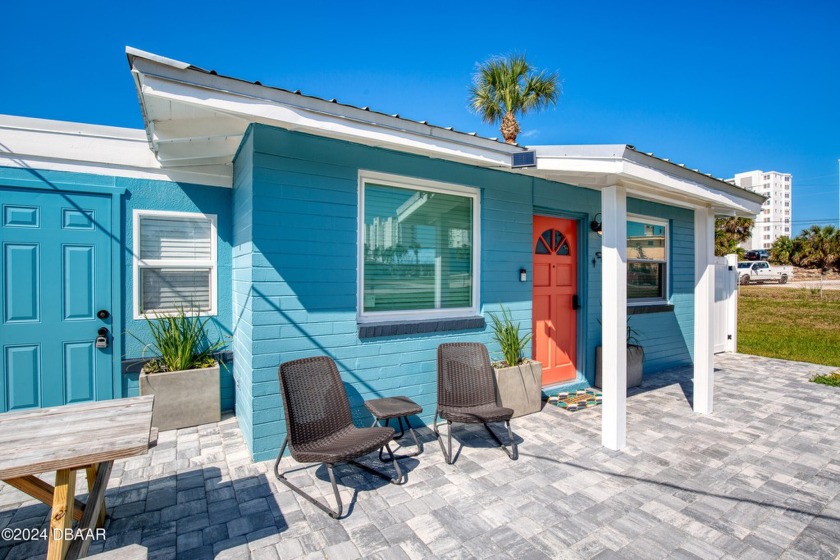 Imagine a charming East Coast Florida beach cottage nestled in - Beach Home for sale in Ormond Beach, Florida on Beachhouse.com