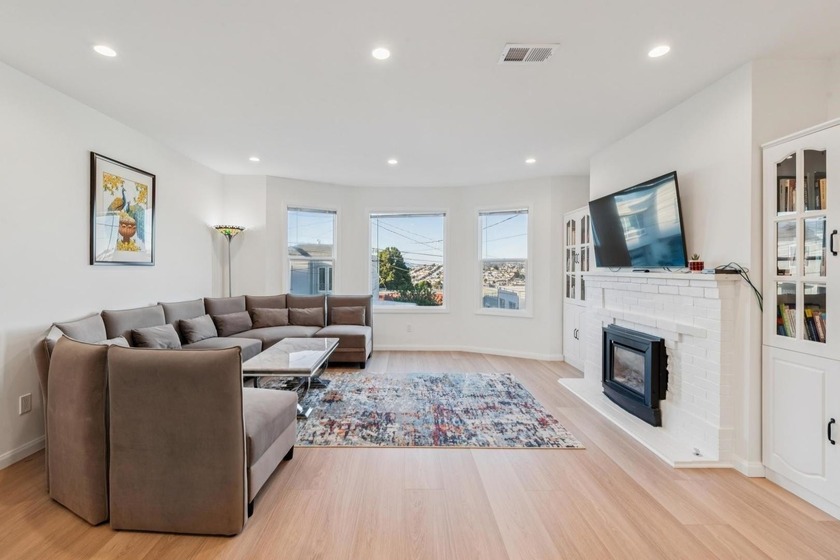 This lovely residence features two stories, 2 bedrooms, and 2 - Beach Home for sale in Daly City, California on Beachhouse.com