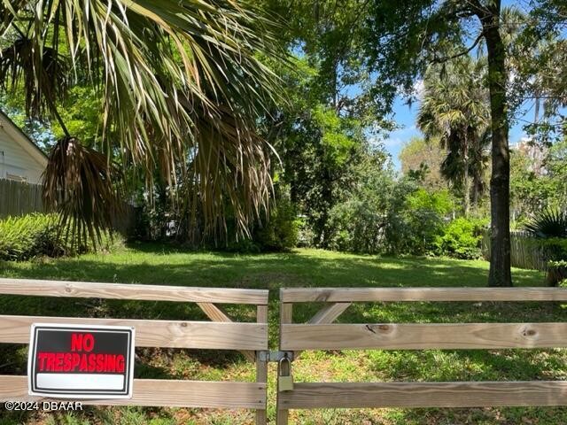 This charming lot in quiet Daytona Estates feels like a retreat - Beach Lot for sale in Daytona Beach, Florida on Beachhouse.com