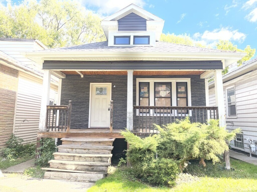 Excellent opportunity to add instant sweat equity to the solid - Beach Home for sale in Chicago, Illinois on Beachhouse.com