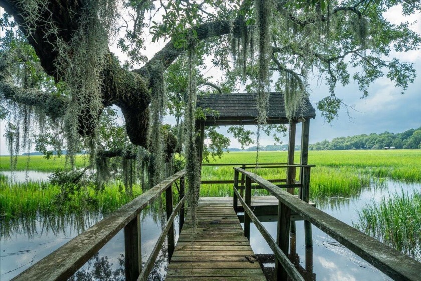 This property presents a wonderful opportunity for someone - Beach Lot for sale in Edisto Island, South Carolina on Beachhouse.com