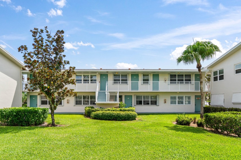 Gorgeous Corner Unit! Light, Bright and FULLY RENOVATED 1 - Beach Condo for sale in Boynton Beach, Florida on Beachhouse.com