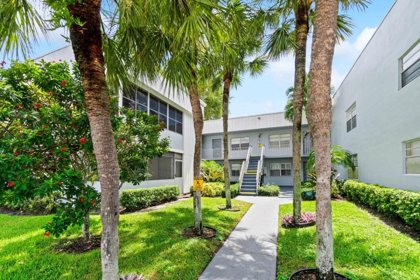 Well maintained, bright and updated two bedroom / 2 bathroom - Beach Condo for sale in Delray Beach, Florida on Beachhouse.com