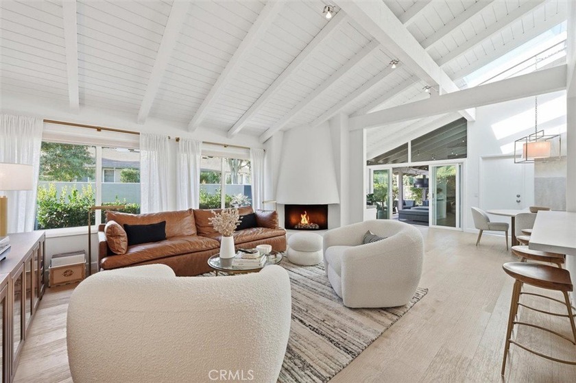 Discover the ease of single-level living in the heart of Newport - Beach Home for sale in Newport Beach, California on Beachhouse.com