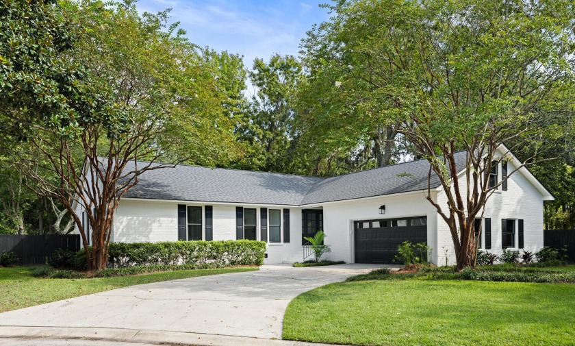 Location, location location!! This beautifully renovated 4 bed / - Beach Home for sale in Mount Pleasant, South Carolina on Beachhouse.com