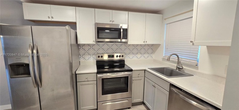 Come home to this updated condo with recently remodeled kitchen - Beach Condo for sale in Sunrise, Florida on Beachhouse.com