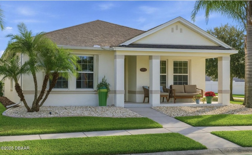 Step into pristine, easy-living perfection in Savona North with - Beach Home for sale in New Smyrna Beach, Florida on Beachhouse.com